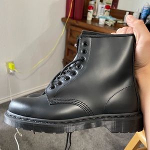 Dr martens 1460 mono boot